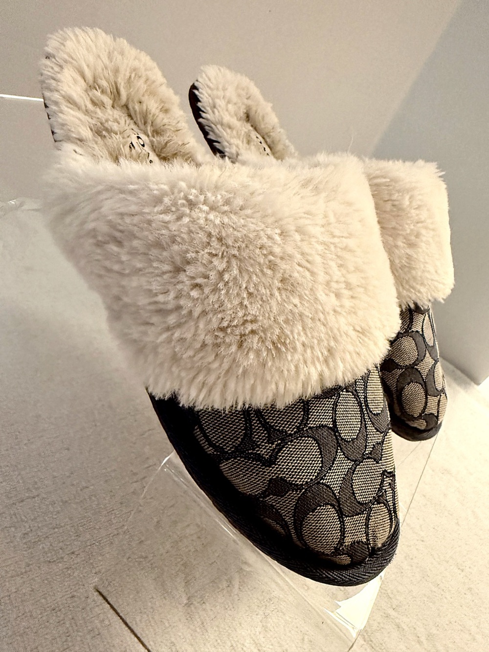 Coach Zena Signature Jacquard Faux Fur Mule Slippers
Women’s Size 9B